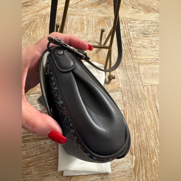 Coach Reversible - Picture 9 of 17